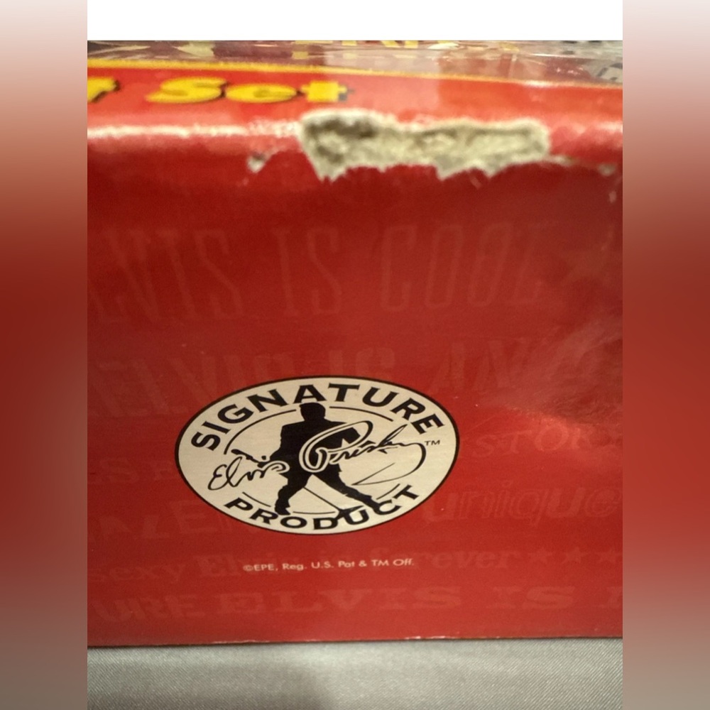 Red Mug Gift Set - Picture 3 of 14